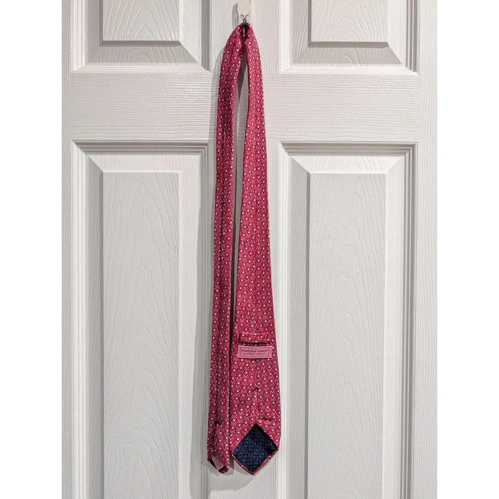 Vineyard Vines Mens Hand Picked Ian & Shep 100% Silk Baseball Bat Tie Red USA